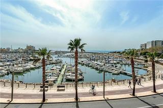 Rent Flat in Es Portixol-Es Molinar. Alquiler. piso en zona portitxol con terraza, 200 m2 aprox., sal