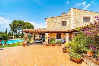 Country house in Es Pil·larí. Finca rústica del s.xix con piscina en solar de 9.507m2 aprox. c