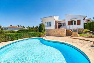 Chalet in Sa Torre. Chalet unifamiliar en solar de 740m2 aprox. con piscina y vistas