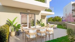 Planta baixa a Palmanova. A estrenar. planta baja en residencial con piscina y jardines co