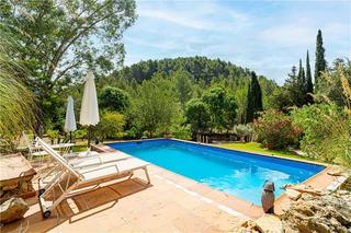 Mas à Puigpunyent. Finca rústica en solar de 45.000m2 aprox con mucho encanto en el
