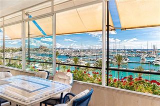 Pis a Zona Portuària. Piso con vistas panorámicas en paseo maritimo, 325m2 aprox., 5 h