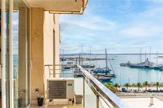 Etagenwohnung in Zona Portuària. Piso con terraza y vistas al mar,