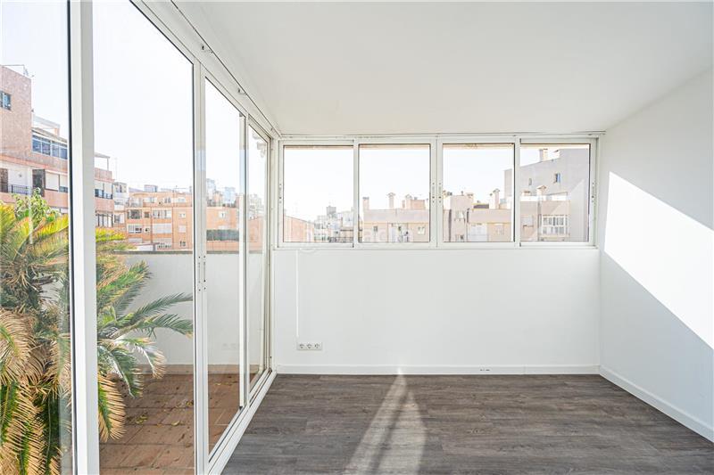 Foto 47b4b5b9-4173-4af4-ae60-c311a3c7a4da. Alquiler ático alquiler. ático reformado en zona industria, en Palma de Mallorca