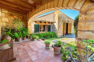 Mas à Son Servera Poble. Finca rústica de estilo mallorquin en son servera,