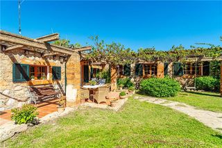 Country house in Son Servera Poble. Finca rústica de estilo mallorquin en son servera,