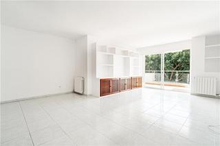 Flat in Sant Agustí. Piso de 146m2 aprox. en residencial con piscina y jardines comun