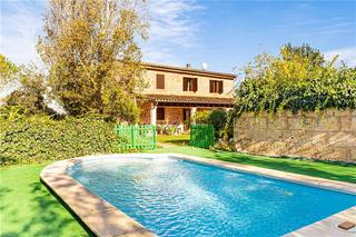 Xalet a Algaida. Casa de pueblo con piscina en solar de 4000m2 aprox. con licenci