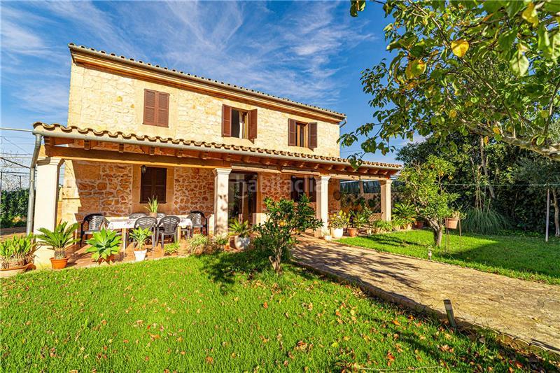 Foto 1099fb00-b9df-485d-a58b-9d9a7e897848. Chalet casa de pueblo con piscina en solar de 4000m2 aprox. con licencia vacacional, en Algaida