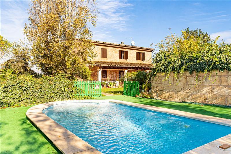 Foto 7f72244b-d9ab-4407-b19c-6ab3098a4c33. Chalet casa de pueblo con piscina en solar de 4000m2 aprox. con licencia vacacional, en Algaida