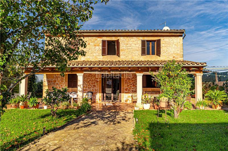 Foto eb3fc9c2-5e33-4b7c-acf2-8dfee65716a8. Chalet casa de pueblo con piscina en solar de 4000m2 aprox. con licencia vacacional, en Algaida