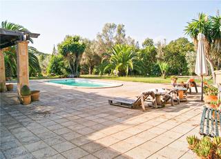 Masia a Peguera. Finca rústica en solar de 28.000 m2 aprox. con piscina,