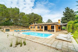 Country house in Peguera. Finca rústica en solar de 28.000 m2 aprox. con piscina,