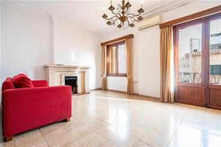 Flat in Plaça de l'olivar 5. Piso en venta cerca del mercado del olivar, 120m2, 3 habitacione