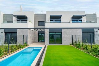 Casa adossada a S´Arenal. A estrenar. adosado de diseño con jardín y piscina privada,