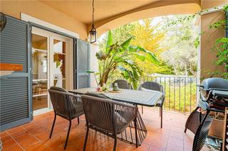 Flat in Portals Nous. Piso con terraza y vistas al campo de golf.