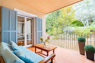 Flat in Portals Nous. Piso con terraza y vistas al campo de golf.