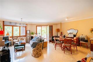 Appartement à Bons Aires. Piso en zona carretera valldemossa con balcón y garaje opcional.