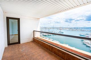 Penthouse in Zona Portuària. Ático con terrazas y vistas panorámicas al mar