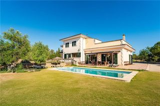 Masía en Algaida. Finca rústica con piscina en solar de 15.600m2 aprox. y licencia