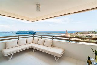 Pis a Son Armadams. Piso de diseo con vistas al mar en zona paseo martimo,