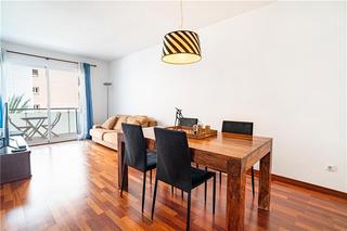 Flat in Polígon de Llevant. Apartamento con terraza en complejo residencial con piscina.