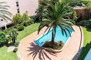 Appartement à Polígon de Llevant. Apartamento con terraza en complejo residencial con piscina.