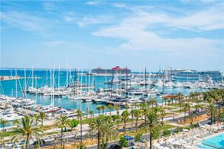 Flat in Polígon de Llevant. Piso de diseño con terrazas y vistas al mar en paseo marítimo.