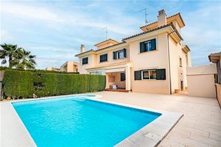 Casa aparellada a Maioris-Puig de Ros. Pareado con piscina privada en solar de 346m2 aprox.