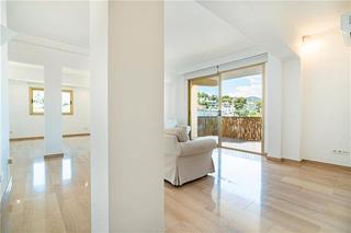 Pis a La Bonanova. Piso con terraza y vistas al castillo de bellver, 3 habitaciones