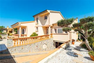 Chalet en Badia Blava-Badia Gran-Tolleric. Chalet con vistas al mar y piscina en solar de 600m2 aprox.