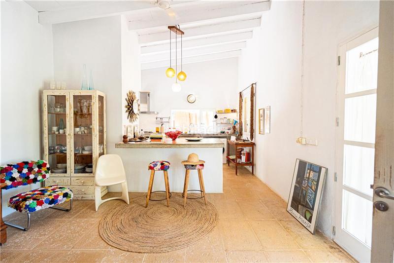 Foto 0be08723-9529-4536-a2d8-03f69fdedcb8. Lloguer masia amb xemeneia a Selva