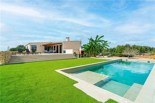 Masia a Campos. Finca rústica con piscina en solar de 24.000m2 aprox.