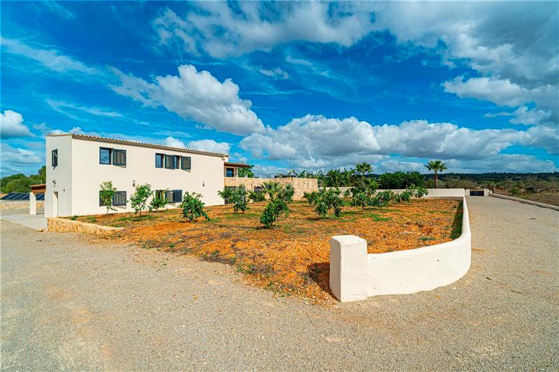 Foto 710c9692-7329-4126-8dae-6baa42445dd0. Casale con camino riscaldamento parcheggio piscina in Campos