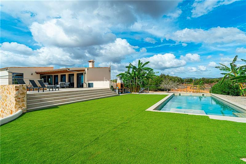 Foto c1b48afa-d675-4ca8-84d9-57652959368f. Casale con camino riscaldamento parcheggio piscina in Campos