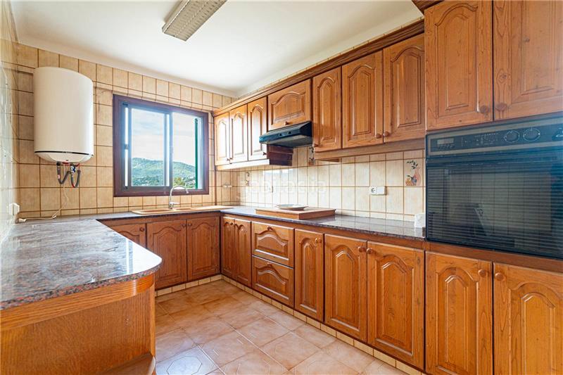 Foto 474e29e6-0f95-4e8e-b34c-9f2d7d3b0b02. Xalet amb xemeneia aparcament piscina a Establiments Palma de Mallorca