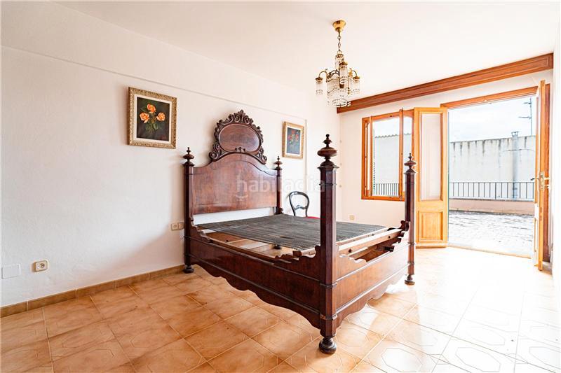 Foto f971d54a-d974-46ee-baa0-45c3075ca6ec. Xalet amb xemeneia aparcament piscina a Establiments Palma de Mallorca