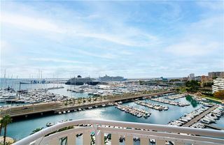Pis a Polígon de Llevant. Piso con terraza y vistas panorámicas al mar 137m² aprox. en pas