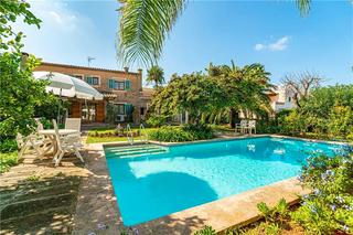 Chalet en Sa Cabaneta. Chalet unifamiliar con jardn y piscina en solar de 625 m apro