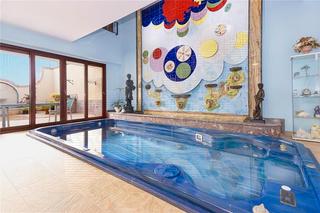 Chalet en Gran Via de Colom. Casa señorial en solar de 400m2 aprox. esta casa tiene una super