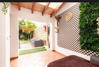 Planta baixa a Ciudad Jardín. Planta baja con patio de unos 82m2 aprox.