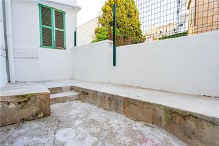 Business premise in Marquès de Fontsanta. Local comercial situado en zona próxima a aragón, ideal para múl