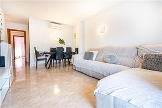 Flat in Campos poble. Piso con terraza en planta de 18m, 3 habitaciones