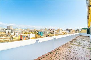 Àtic a Santa Catalina. Ático con terraza en planta y vistas despejadas.