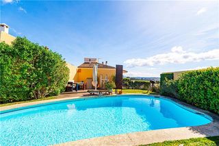 Chalet à Campanet. Casa con piscina y jardín en solar de 442m2 aprox. con vistas pa