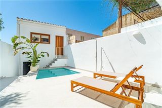 Casa adossada a Artà Poble. Chalet adosado de diseño con piscina,
