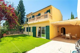 Casa adosada en Palmanova. Chalet adosado en solar de 320m2 aprox. a 400m2 de la playa,