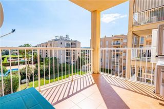 Etagenwohnung in Ses Palmeres. Piso con terraza en residencial con piscina comunitaria, 2 dormi