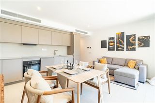 Erdgeschoss in La Soledat Nord. Planta baja con terraza en residencial con piscina en palma,