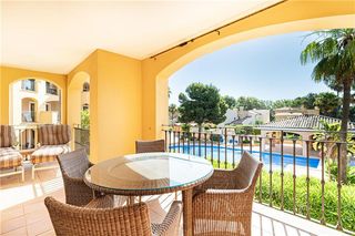 Flat in Costa de la Calma. Piso en complejo residencial con piscina junto al golf y puerto